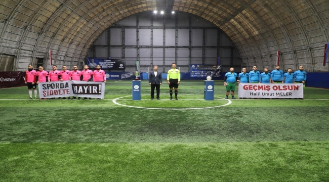 "Kurumlar Arası Spor Şöleni"nin final maçına sporcular hakem formasıyla çıktı