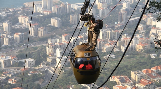 Lübnan'da teleferikte mahsur kalan 19 kişi saatler sonra kurtarıldı