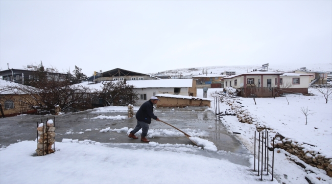 Malatya'nın yüksek kesimlerinde kar yağışı etkili oluyor