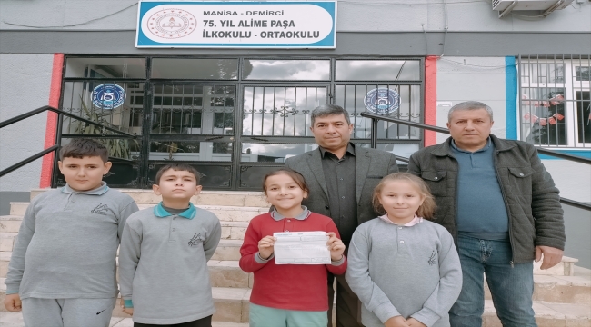 Manisa'da ilkokul öğrencileri harçlıklarını Filistin'e gönderdi
