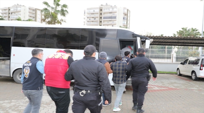 Mersin'de yasa dışı bahis operasyonunda yakalanan 16 şüpheliden 13'ü tutuklandı 
