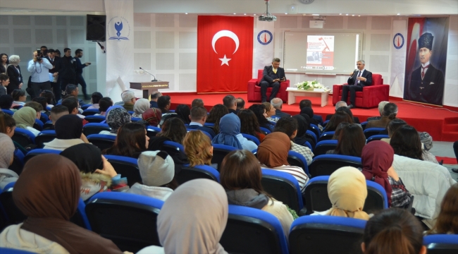 Milli Eğitim Bakan Yardımcısı Nazif Yılmaz Kütahya'da konferansta konuştu