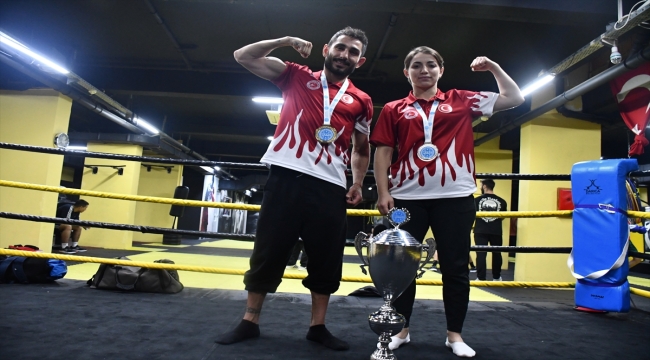 Milli kick boksçular, Dünya Şampiyonası'nda kazandıkları madalyalarla gururlandı