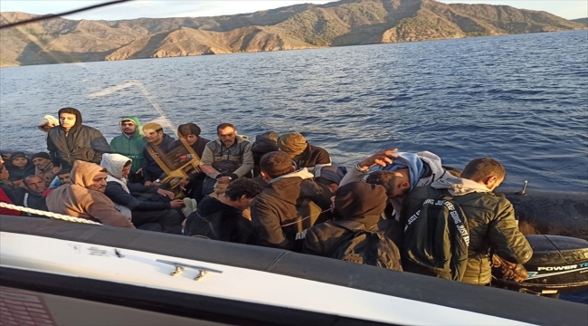 Muğla açıklarında 60 düzensiz göçmen yakalandı