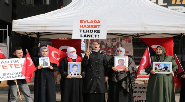 Muşlu aileler çocuklarına kavuşma ümidiyle HDP önündeki eylemini sürdürüyor