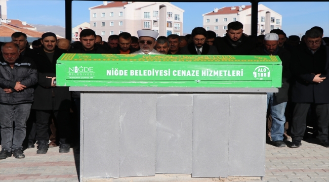 Niğde'de su kazanını temizlerken zehirlenerek ölen 2 işçi toprağa verildi