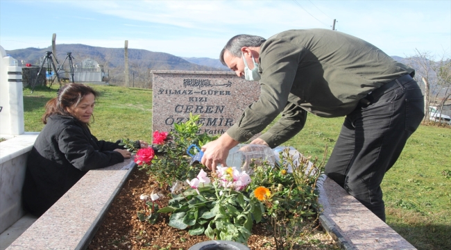 Ordu'da öldürülen üniversite öğrencisi Ceren Özdemir mezarı başında anıldı