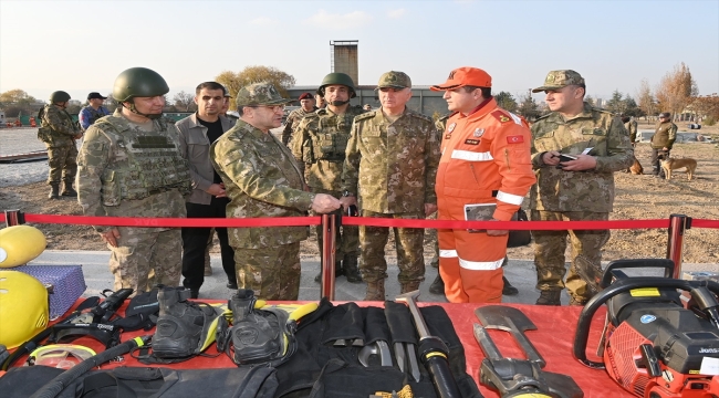 Orgeneral Bayraktaroğlu, TSK İnsani Yardım Tugay Komutanlığında denetleme yaptı