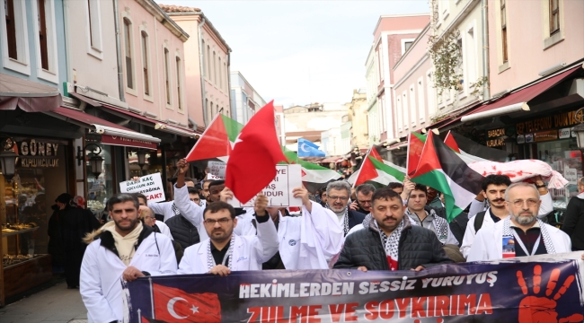 Sakarya'da hekimler ve sağlık çalışanları Gazze için "sessiz yürüyüş" gerçekleştirdi