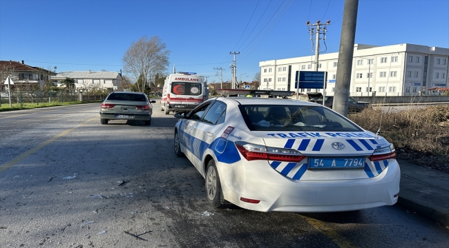 Sakarya'da iki otomobil çarpıştı babaanne ve torunu yaralandı