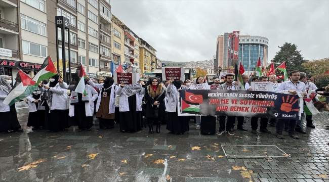 Sakarya ve Kocaeli'de hekimler Gazze için "sessiz yürüyüş" gerçekleştirdi