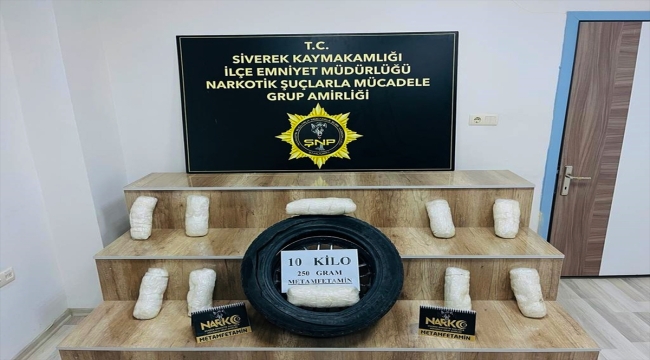 Otomobil stepnesinde 10 kilo 250 gram sentetik uyuşturucu ele geçirildi 