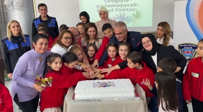Sinop'ta işaret dili öğrenen çocuklar engelliler için sahne aldı