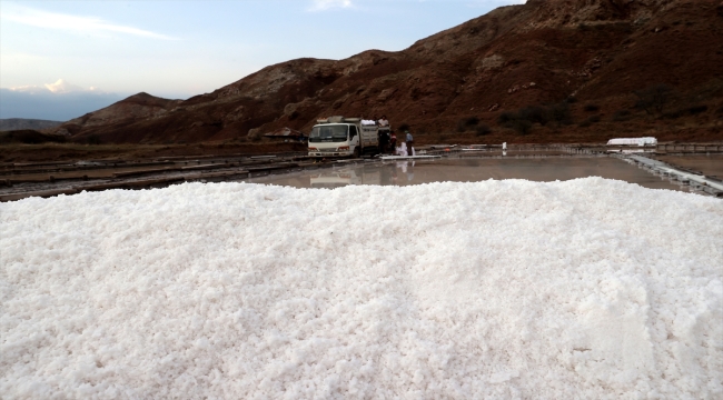 Sivas'ta iyotlu kaynak tuzu üretimi mesaisi sürüyor