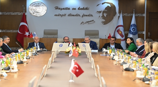 TBMM Balıkçılık ve Su Ürünleri Komisyonu üyeleri İzmir'de akademisyenlerle buluştu