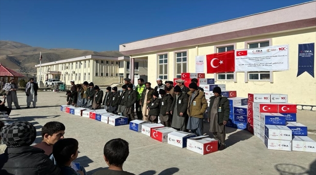 TİKA'dan Afganistan'da yetimlere kışlık ayakkabı ve kıyafet yardımı