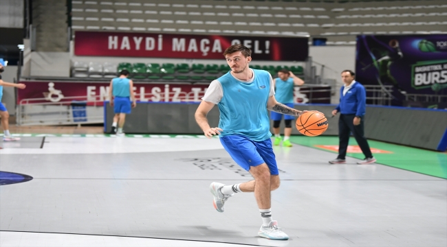 TOFAŞ'lı basketbolcu Tolga Geçim yeniden ay-yıldızlı formayı hedefliyor