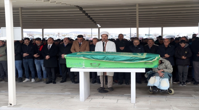 Tokat'taki trafik kazasında ölen 5 kişinin cenazesi Sivas'ta toprağa verildi 