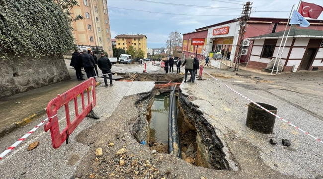 Trabzon'da su hattı patladı