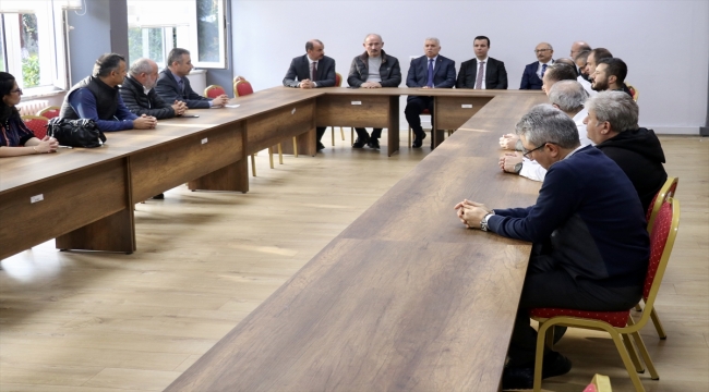 Trabzon Valisi Yıldırım'dan fırtınaya kapılarak denizde boğulan öğrencilerin okuluna ziyaret: