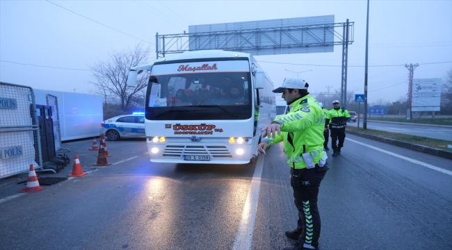 Trakya'da trafik ekipleri ticari araçlarda "zorunlu kış lastiği" denetimi yaptı