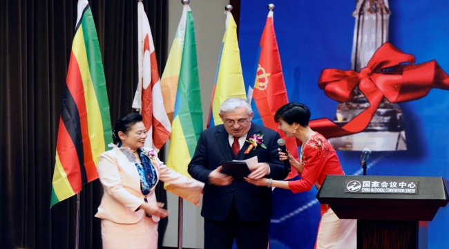 Türkiye'nin Pekin Büyükelçisi Musa'ya, Çin'de "Yılın Haber Şahsiyeti Ödülü" verildi
