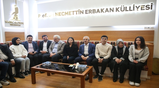 Ulaştırma ve Altyapı Bakanı Uraloğlu, Sancaktepe'de ziyaretlerde bulundu: