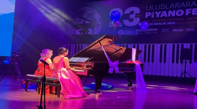 Uluslararası Antalya Piyano Festivali'nde "Dou Blanc & Noir" grubu müzikseverlerle buluştu