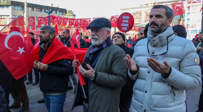 Van'da şehit askerler için anma yürüyüşü düzenlendi