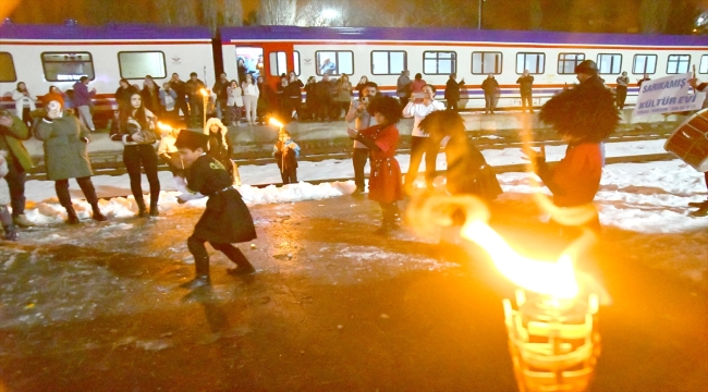 Yeni sezonda ilk seferine çıkan "Turistik Doğu Ekspresi" Kars'ta coşkuyla karşılandı