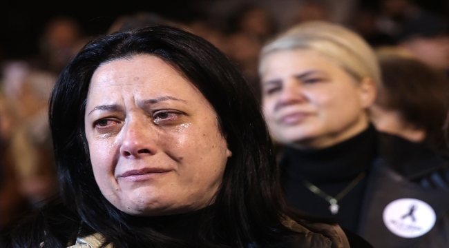 Yunanistan'da Tempi'deki tren kazasında hayatını kaybedenlerin aileleri gösteri yaptı