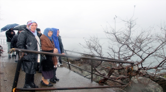 Zonguldak'ta batan geminin kayıp 7 personelinin yakınları bekleyişlerini sürdürüyor