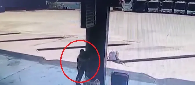 Etrafa Ateş Eden Uzman Çavuşu Polisler Silahla Vurdu