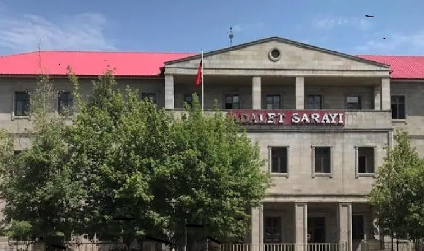 Ağrı Adliye Önünde Silahlı ve Bıçaklı Kavga: 4 Yaralı, 7 Gözaltı