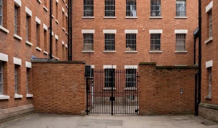 Cezaevinden Yanlışlıkla Serbest Bırakılan Hükümlülerden Biri Teslim Oldu