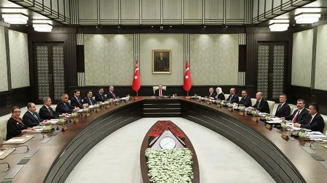 Kabine Toplantısında Gözler Emekli ve Memur Zamlarında: Ekonomi ve Anayasa Gündemin İlk Sırasında