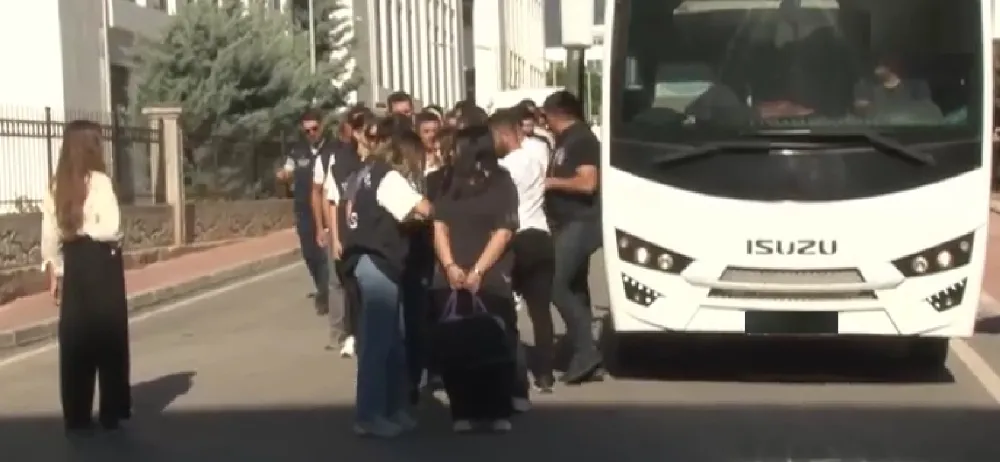 Önce eskort, sonra avukat oldular: 11 milyon dolandırdılar