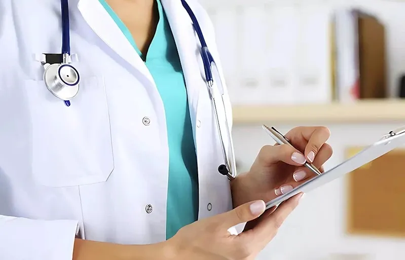 Doktor, başka bir Doktorun gizli görüntülerini çekerken yakalandı