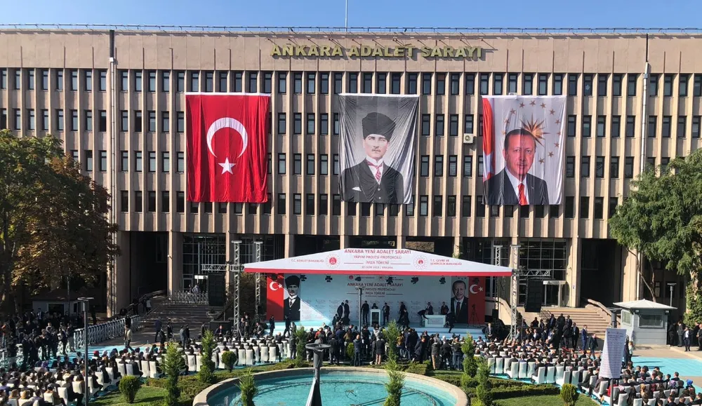 Sosyal Medyada Uygunsuz Paylaşım Yapanlara Operasyon: 30 Gözaltı