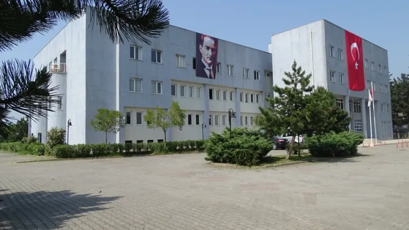 Adliye Önünde Silahlı Çatışma: 1 Ölü, 1 Yaralı