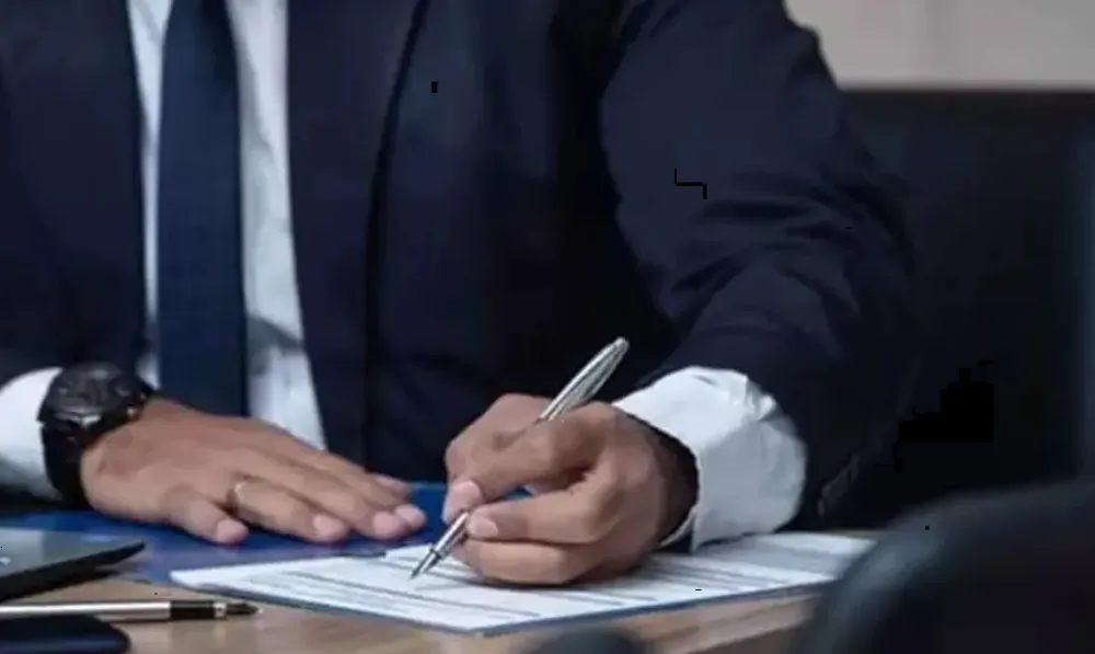 İşten Çıktıktan Sonra Küfürlü Mesaj Gönderen Memur Ceza Alır Mı?