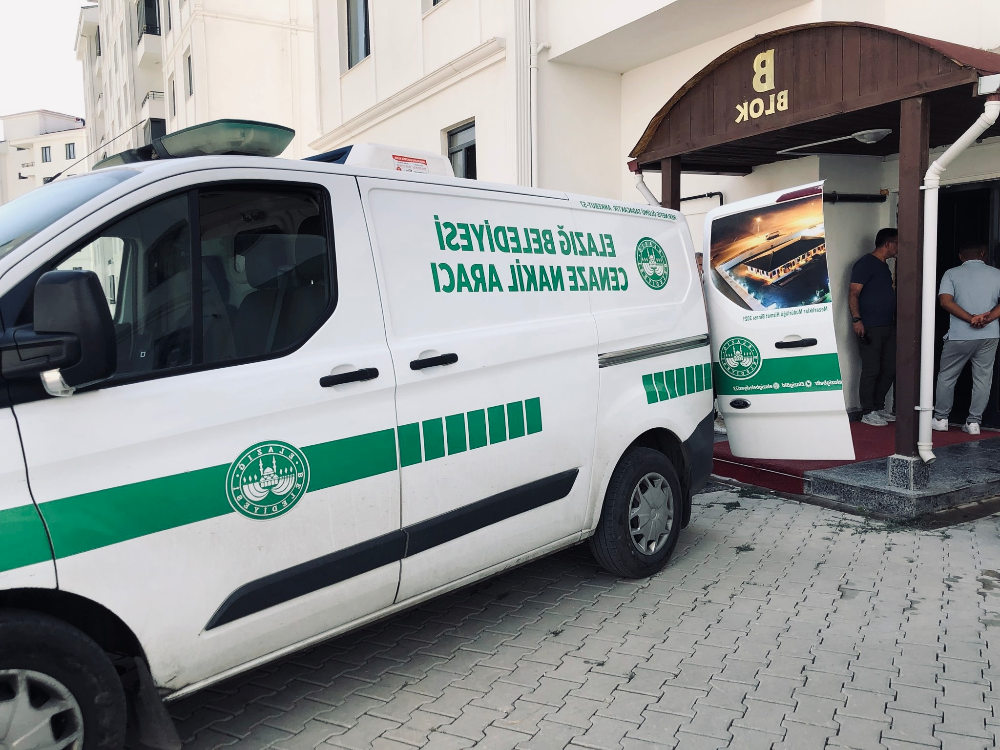 Başkomiser karısını jandarma personeli ile kendi evinde yakalayınca cinayet işledi