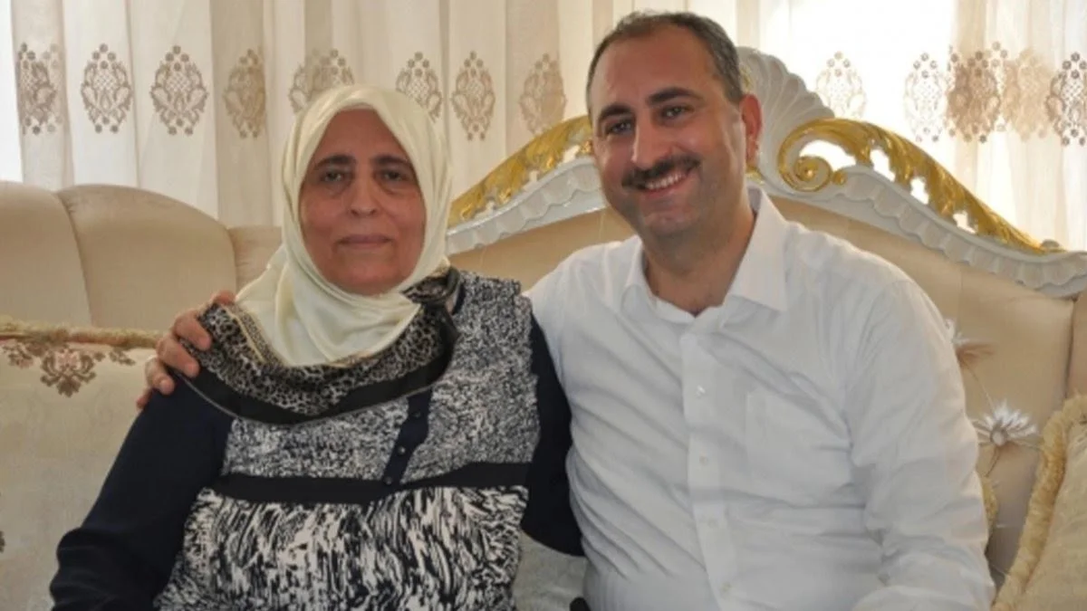 Abdulhamit Gül’ün annesi vefat etti