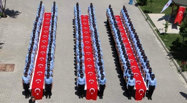 Cezaevi personeli Twitter’ı salladı!