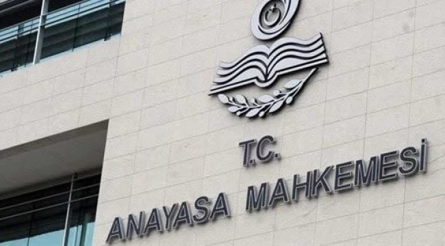 Zabıt katibi hakkında verilen kararı uygulamayan mahkemeye AYM’den uyarı