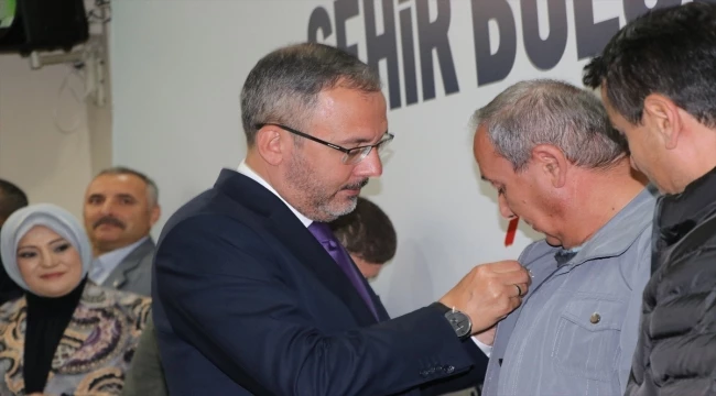 Bakan Kasapoğlu, Kütahya'da "2023'e Doğru Şehir Buluşmaları" programında konuştu