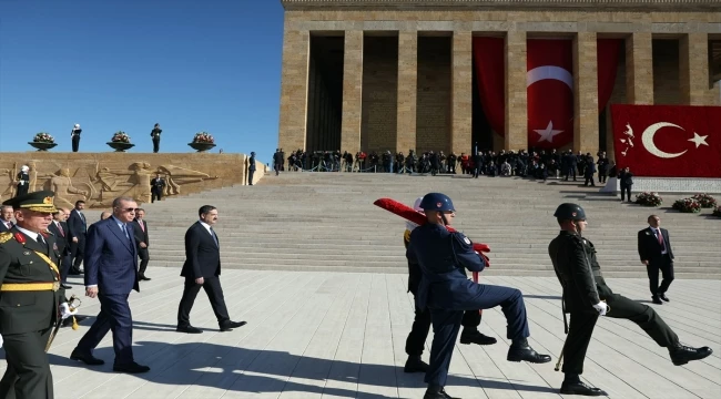 Cumhurbaşkanı Erdoğan Cumhuriyet Bayramı dolayısıyla Anıtkabir'i ziyaret etti