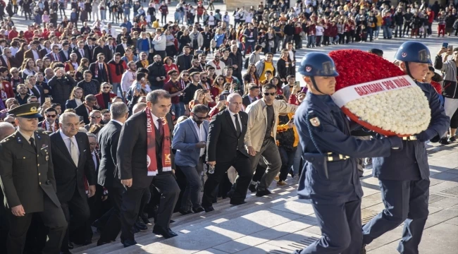Galatasaray Başkanı Dursun Özbek Anıtkabir'i ziyaret etti