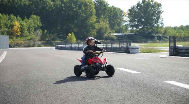 Kenan Sofuoğlu, motosikleti çalınan çocuğa oğlu Zayn