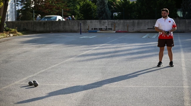 Milli bocceci Emre Mecit, 